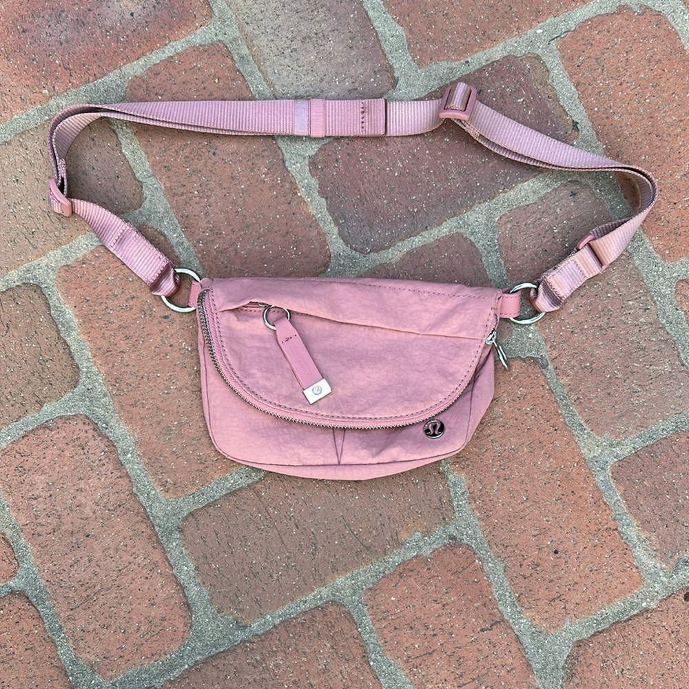 Lululemon belt bag, pink, lightly used, 3 compartments, silver hardware